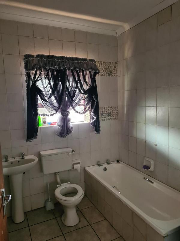 To Let 2 Bedroom Property for Rent in Scheepershoogte Eastern Cape